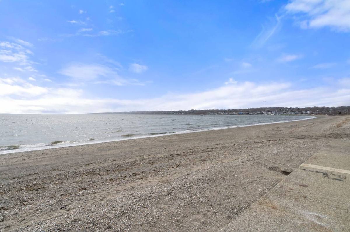 Breezy Bay photo 26